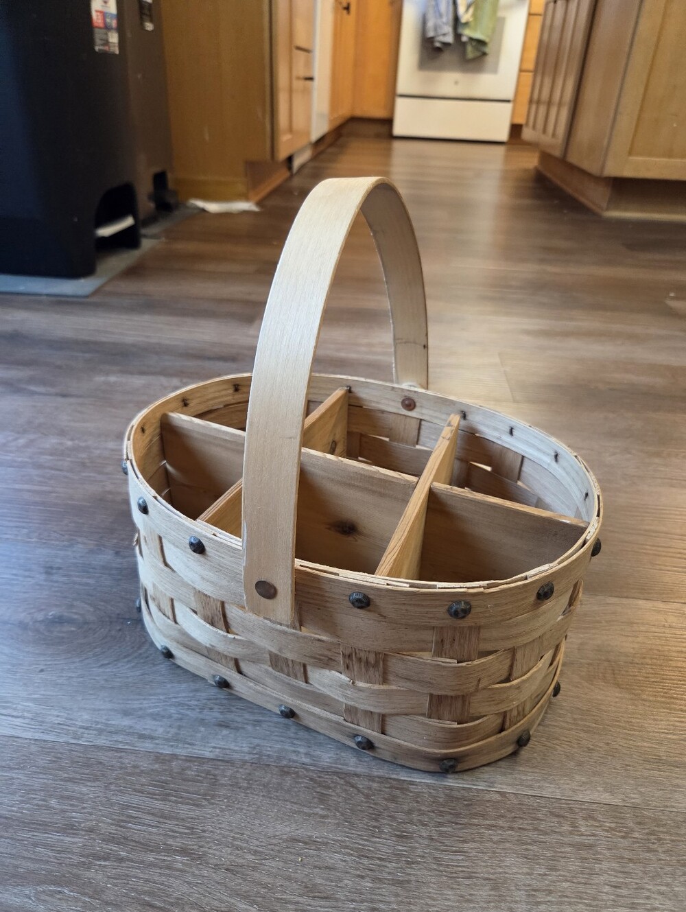 Vintage Woven Wood Wicker Caddy Drink Basket with handle and dividers